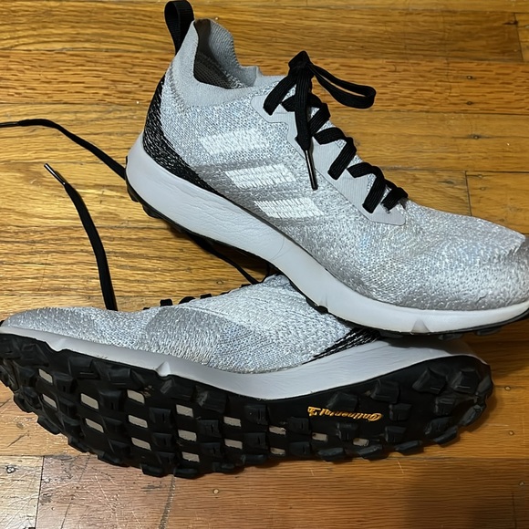 Like new ADIDAS Terrex Two Parley trail running shoes - Picture 5 of 8